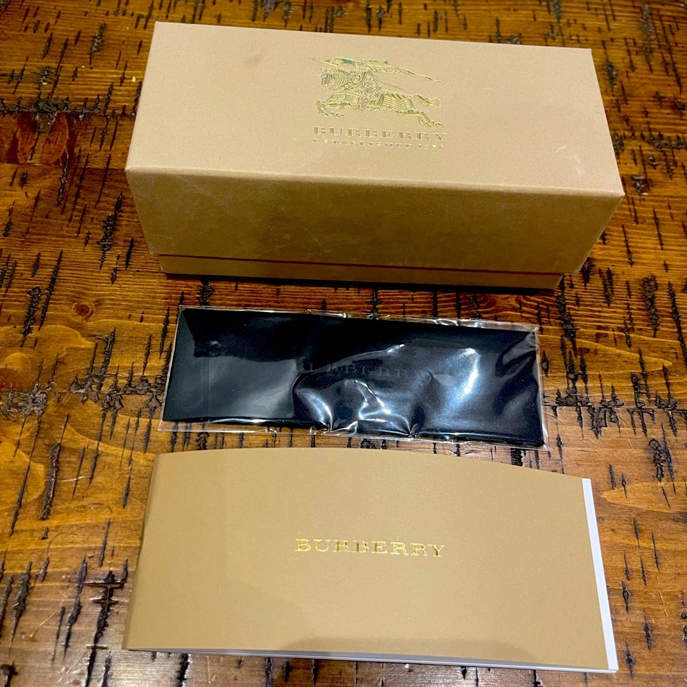 Burberry sunglass box